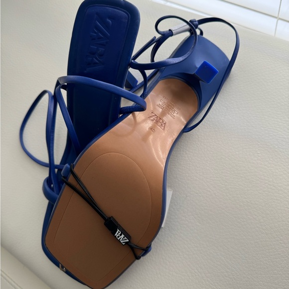 Ankle strap heels - Picture 4 of 5